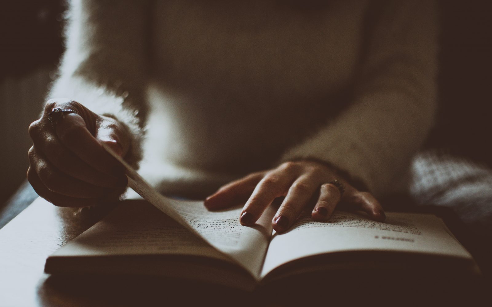 blur-book-book-pages-1750566