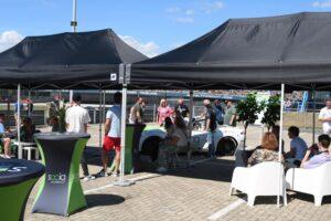 Socia stand Jack's Racing Day