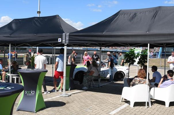 Socia stand Jack's Racing Day